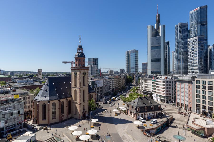 Frisch saniert: die Sankt Katharinenkirche an der Hauptwache  Foto: Rolf Oeser