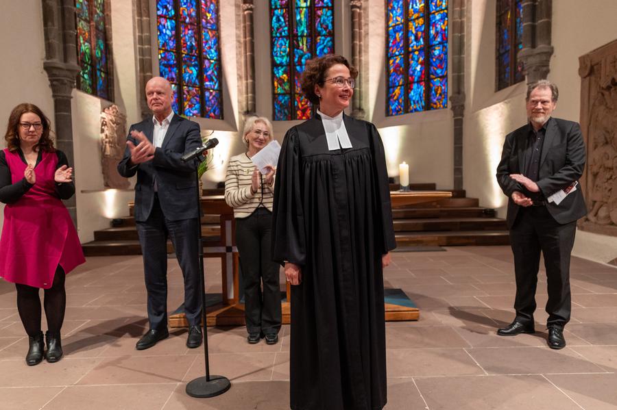 Prodekanin Amina Bruch-Cincar wurde beim Gottesdienst mit Applaus verabschiedet. |