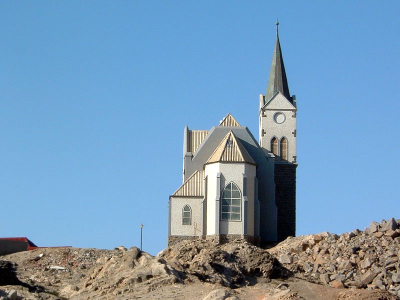 Evangelische Missionskirche in Lüderitz/Namibia. Als sie 1912 erbaut wurde, war das Gebiet im südlichen Afrika deutsche Kolonie. Foto: only_point_five/Flickr.com (cc by-nc).