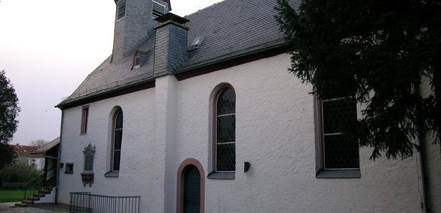 Die Alte Dorfkirche in Frankfurt-Unterliederbach.