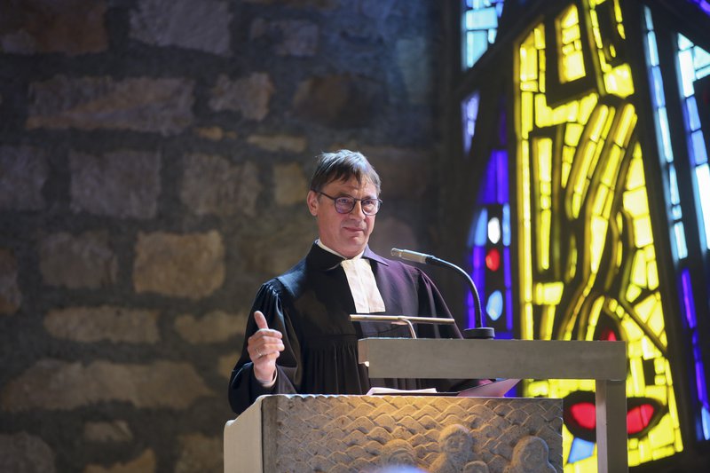 Kirchenpräsident Volker Jung hielt die Predigt im Jubiläumsgottesdienst.