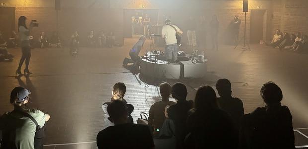 Die Veranstaltungsreihe "Sonic Sites" macht Kirchen als offene Resonanzräume für Klangkunst, Begegnung und zeitgenössische Kultur neu erfahrbar.  |  Foto: Luca Ganz/Kollektiv SCORE