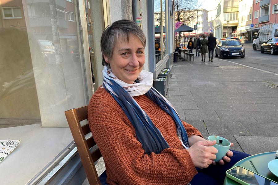 MainSegen-Pfarrerin Katja Föhrenbach in der neuen Nachbarschaft  |  Foto: Bettina Behler