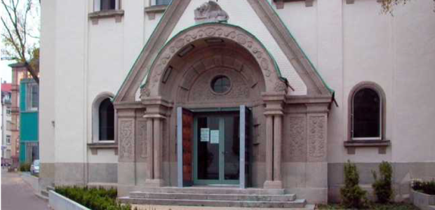 Das Jugendstilportal der St. Markuskirche in Frankfurt-Bockenheim