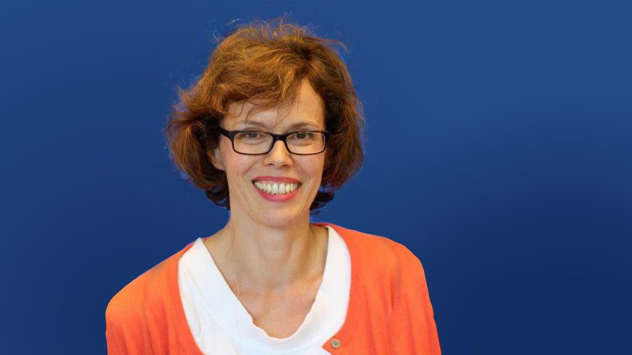 Pfarrerin Petra Sorg ist Religionslehrerin und Seelsorgerin an der Julius-Leber-Schule in Frankfurt sowie Lehrbeauftragte am Institut für Theologie und Sozialethik der TU Darmstadt.