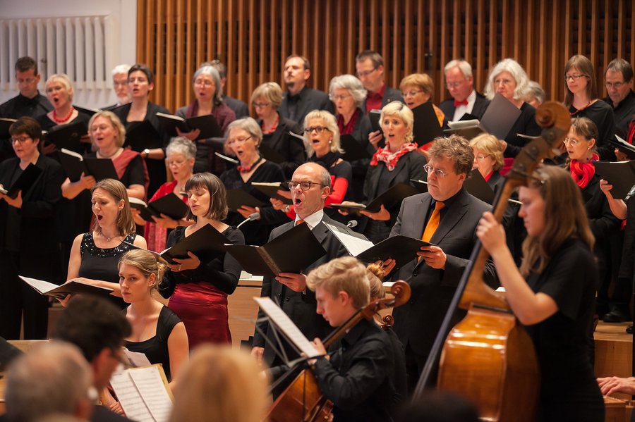 Der Interreligiöse Chor Frankfurt verbindet Menschen unterschiedlichen Glaubens und setzt sich mit religiösen Inhalten auseinander  |  Foto: Ilona Surrey