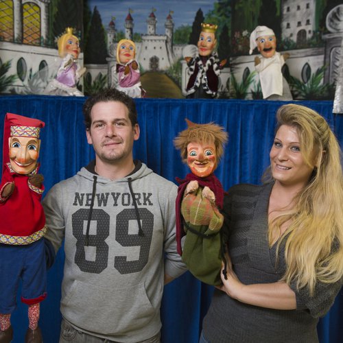 Die Menschen, die hinter den Puppen stecken.  |  Foto: Rolf Oeser