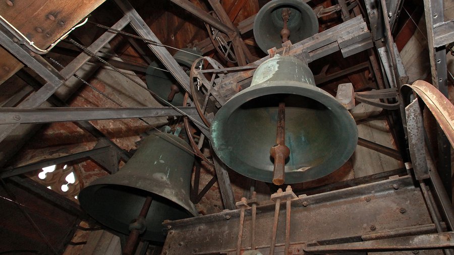 Große und kleine Glocken in den zehn Frankfurter Innenstadtkirchen erklingen gemeinsam beim großen Stadtgeläut.  |