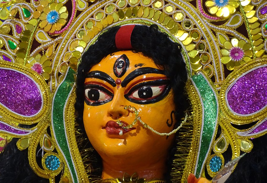 Überall auf der Welt gibt es auch weibliche Repräsentationen des Göttlichen. Hier die indische Göttin Durga. | Foto: Soumik Dey/Unsplash