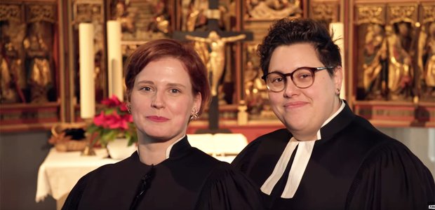 Ellen und Stefanie Radke machen einen Video-Blog über queeres Leben im Pfarrhaus.