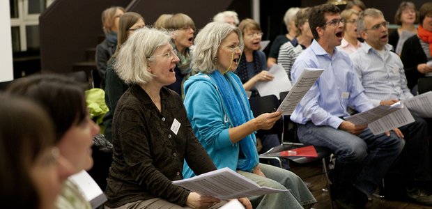 Gemeinsam Singen: Hier bei einer Probe des Interreligiösen Chors Frankfurt. Foto: Rolf Oeser
