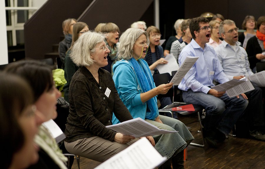 Gemeinsam Singen: Hier bei einer Probe des Interreligiösen Chors Frankfurt. Foto: Rolf Oeser