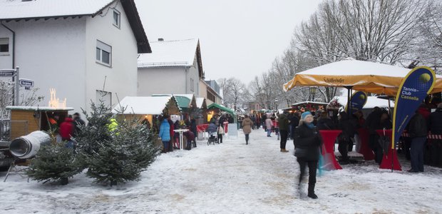 Heimelige Schnee-Atmosphäre: Voriges Jahr beim Weihnachtsmarkt in Fechenheim. | Foto: Rui Camilo