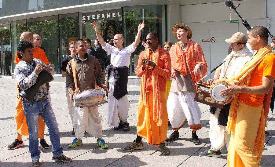 Hare Krishna-Gruppe auf der Zeil.  |  Foto: Kurt-Helmuth Eimuth