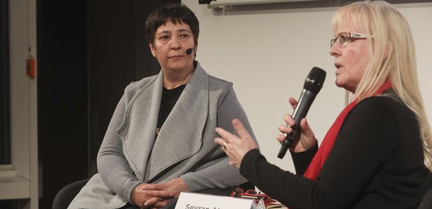 Seyran Ates (links) und Susanne Schröter diskutierten in der Evangelischen Akademie am Römerberg über feministischen Islam.  |  Foto: Rolf Oeser