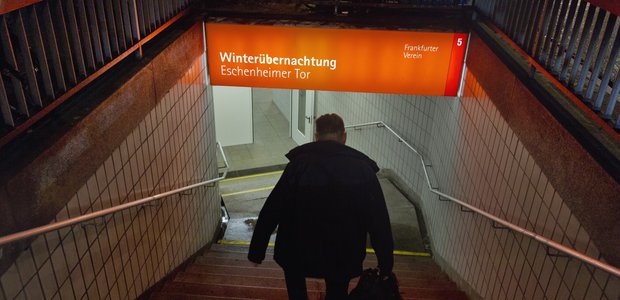Seit 1. November können Wohnungslose im U-Bahnhof Eschenheimer Tor übernachten. | Foto: Rolf Oeser