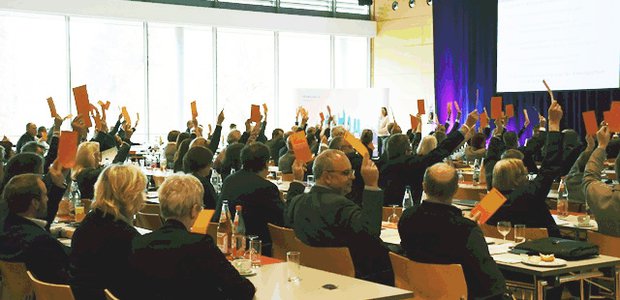 Die Diakonie Hessen bei ihrer Mitgliederversammlung in Hanau. Foto: oea
