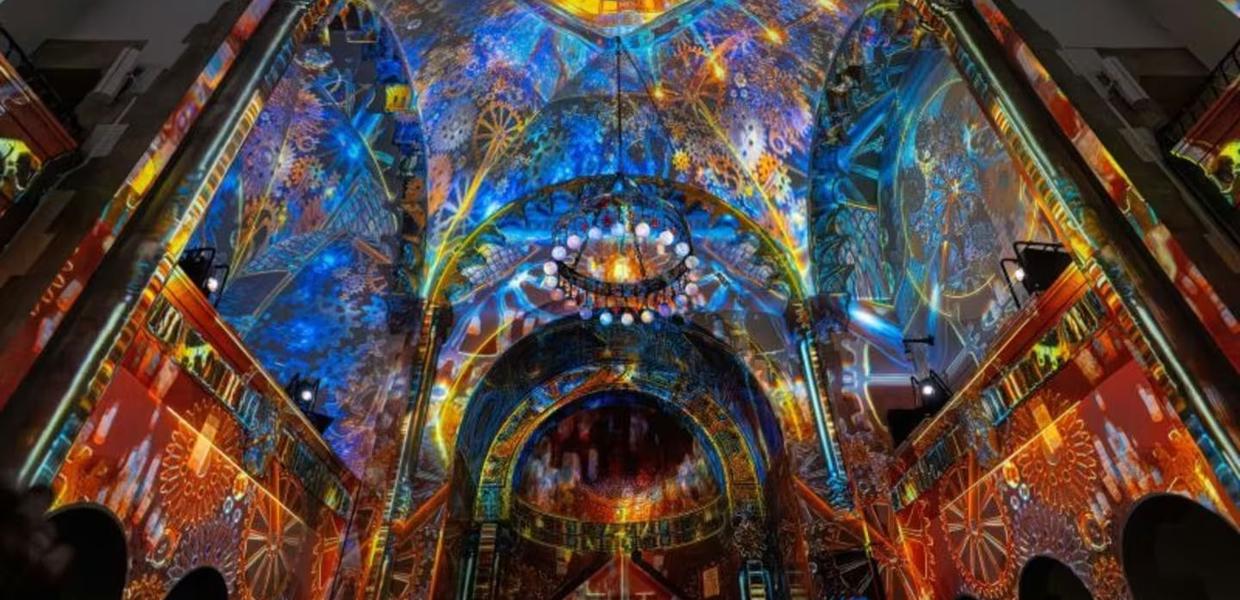 Die Lightshow "Flow" in der Dreikönigskirche. |