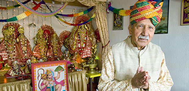 Brij Aurora im hinduistischen Tempel in Bockenheim. Der Unternehmer vertritt im Rat der Religionen die Vishwa Hindu Parishad. Foto: Ilona Surrey