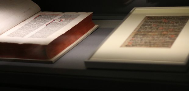 Eine Gutenbergbibel im Bibelhaus Erlebnismuseum