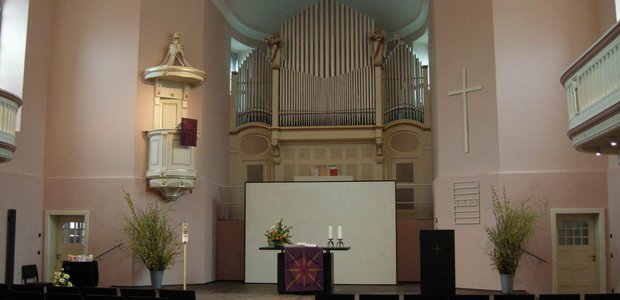 Der renovierte Innenraum der Christuskirche in Frankfurt-Nied.