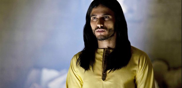 Der neue Messias könnte in der Tat auch als Jesus durchgehen: Mehdi Dehbi spielt die Hauptrolle in der Netflix-Serie "Messiah". | Szenenfoto: Netflix