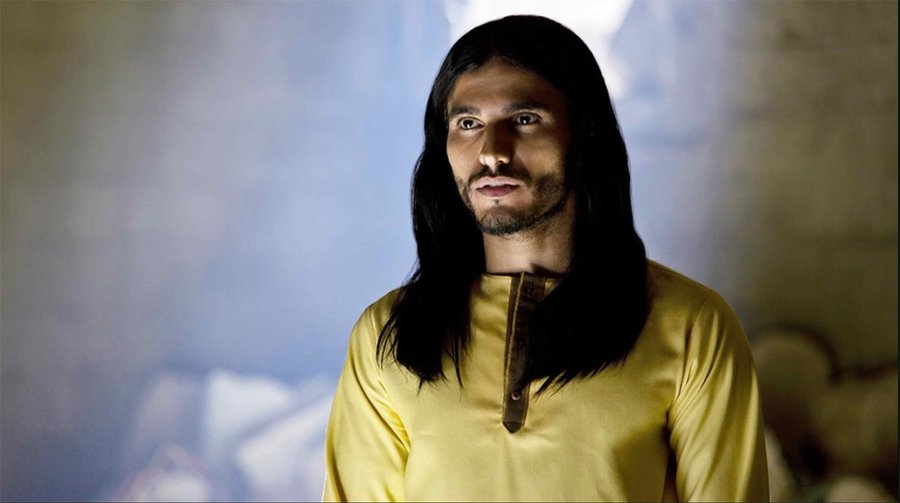 Der neue Messias könnte in der Tat auch als Jesus durchgehen: Mehdi Dehbi spielt die Hauptrolle in der Netflix-Serie "Messiah". | Szenenfoto: Netflix