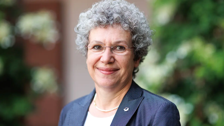 Präses Dr. Birgit Pfeiffer:  "Wer ein kirchliches Amt innehat oder sich dafür bewirbt, tritt ein für die Würde aller Menschen, unabhängig von deren Herkunft oder Lebensentwurf." |