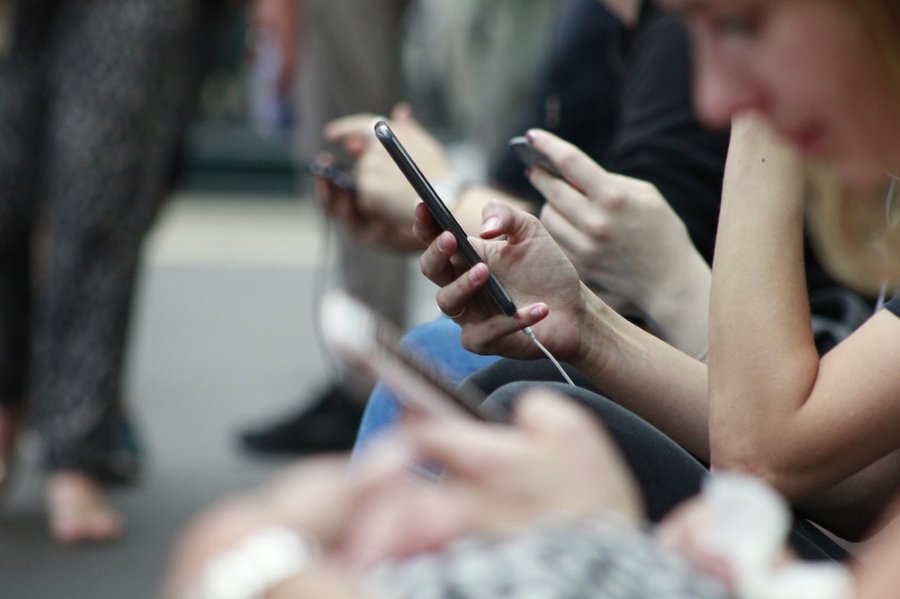 Helfen Handys und Internet, die Welt zu verbessern? |Foto: Unsplash.com