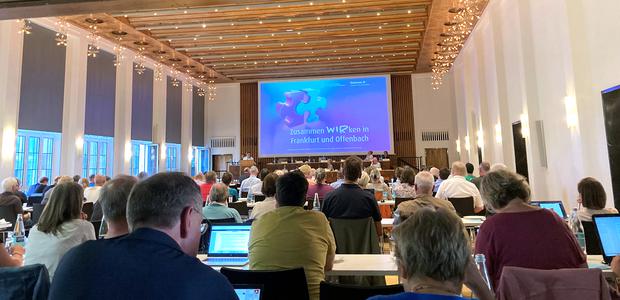 Propst Oliver Albrecht und der Visitationsbeauftragte der Landeskirche, Frank Löwe, stellten die Ergebnisse der Visitation vor. |